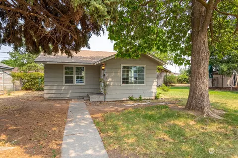 8 G St SE, Ephrata, WA 98823