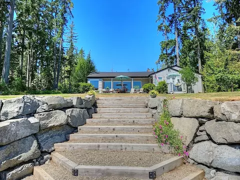 2573 E Pickering Rd, Shelton, WA 98584