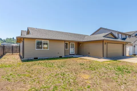 111 Warbler Dr, Kelso, WA 98626