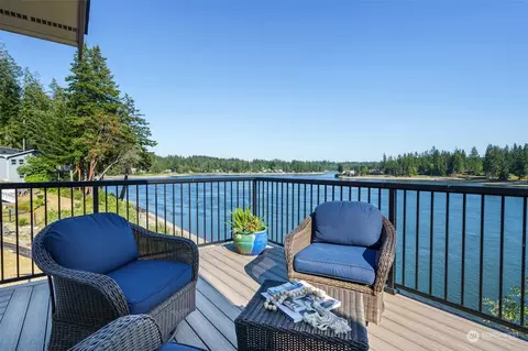 421 E Agate Beach Dr, Shelton, WA 98584