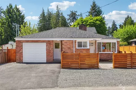 3223 NE 86th St, Seattle, WA 98115