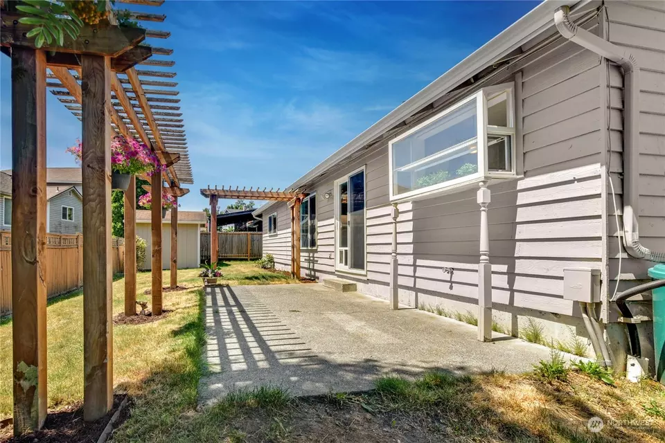 Exterior - 11945 SE 260th Pl, Kent, WA 98030 photo 2 of 3