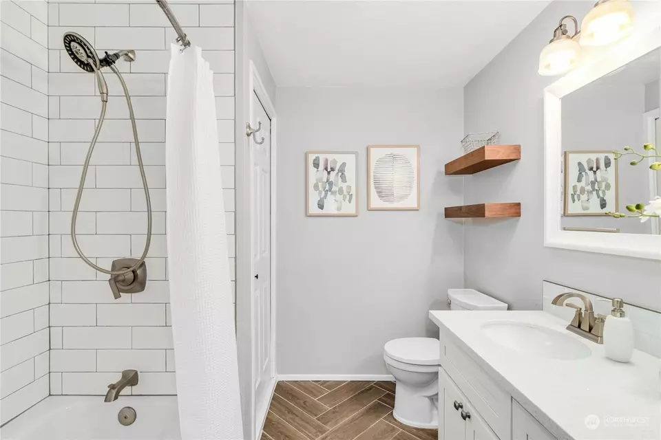 Bath - 11945 SE 260th Pl, Kent, WA 98030 photo 1 of 3