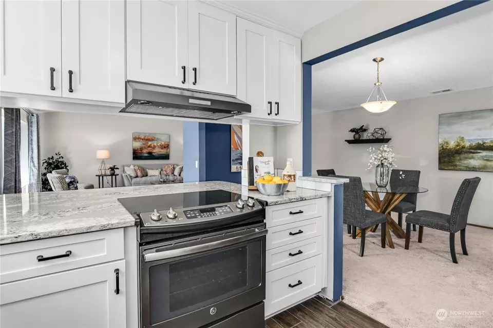 Kitchen - 11945 SE 260th Pl, Kent, WA 98030 photo 3 of 5