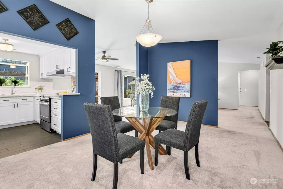 Dining - 11945 SE 260th Pl, Kent, WA 98030 photo 2 of 2
