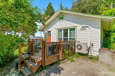 2366 Halleck Ave SW, Seattle, WA 98116