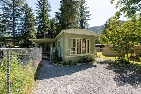 6123 Hawthorne Pl, Maple Falls, WA 98266