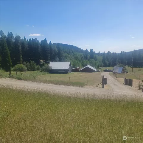 567 Pontiac Ridge Rd, Oroville, WA 98844