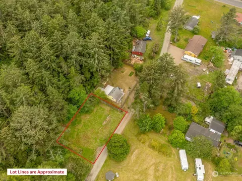1704 200th Ln, Ocean Park, WA 98640