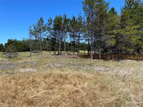 201 31st St NW, Long Beach, WA 98631
