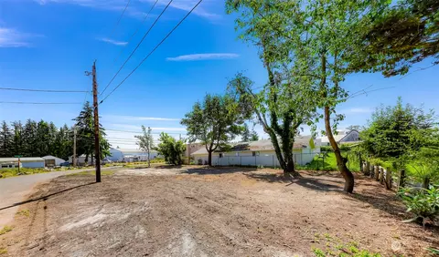 23661 Jackson St, Mount Vernon, WA 98273