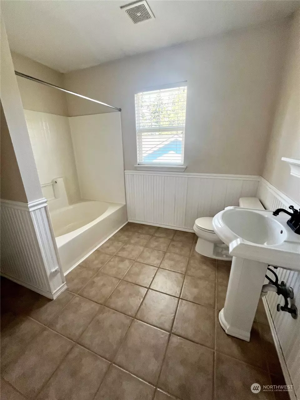 Bath - 987 NW Poppy Ct, Silverdale, WA 98383 photo 2 of 4