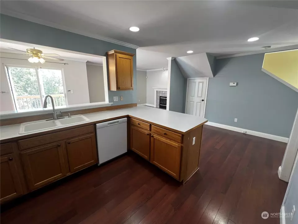 Kitchen - 987 NW Poppy Ct, Silverdale, WA 98383 photo 5 of 5