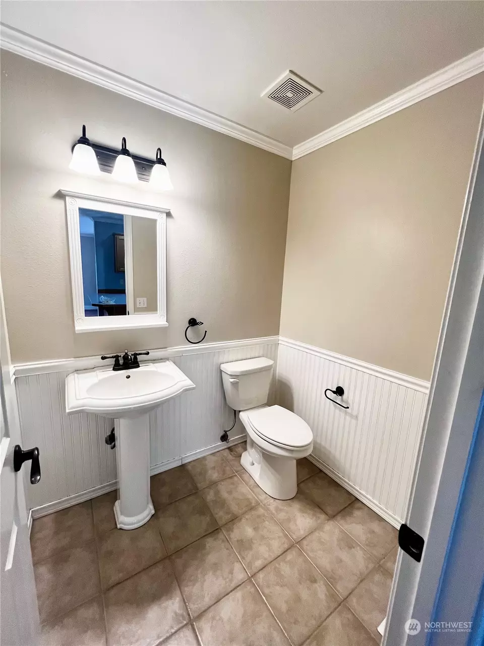 Bath - 987 NW Poppy Ct, Silverdale, WA 98383 photo 1 of 4