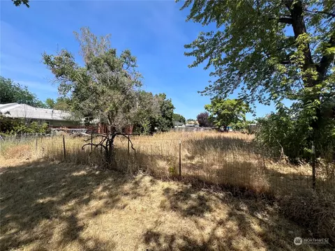425 Grape Ave E, Omak, WA 98841 photo 6