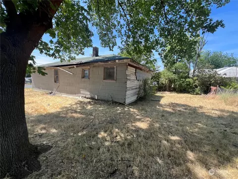 425 Grape Ave E, Omak, WA 98841 photo 4