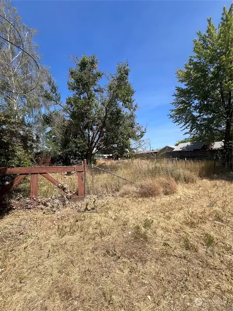 425 Grape Ave E, Omak, WA 98841 photo 7