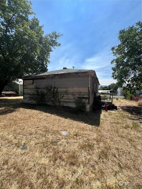 425 Grape Ave E, Omak, WA 98841 photo 5