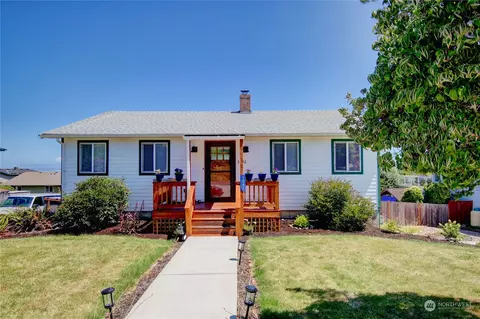 1551 Watkins Dr, Camano Island, WA 98282