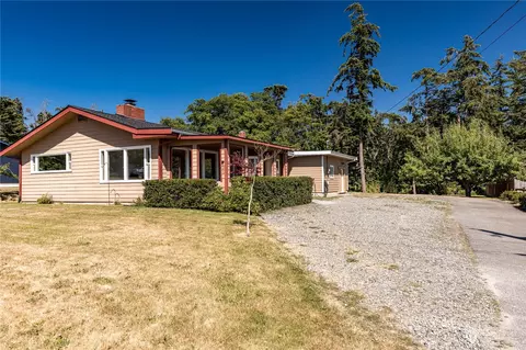 886 Burroughs Ave, Oak Harbor, WA 98277