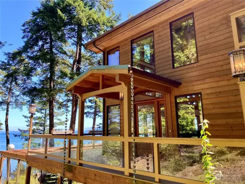 2878 Raccoon Point Rd, Eastsound, WA 98245