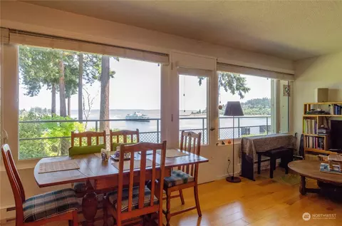 965 Winslow Way E #203, Bainbridge Island, WA 98110