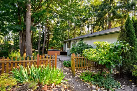 293 Soleduck Pl, La Conner, WA 98257