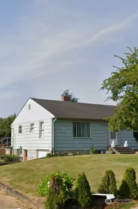 1908 NE 12th St, Renton, WA 98056