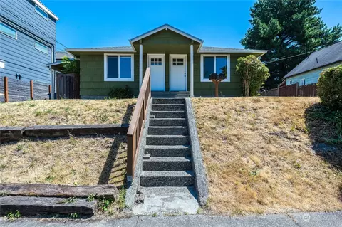 5626 Brooklyn Ave NE, Seattle, WA 98105