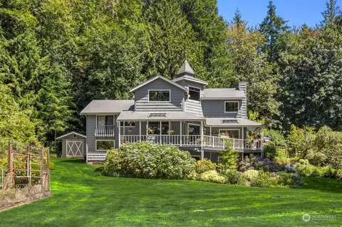21720 S Kingston Rd NE, Indianola, WA 98342