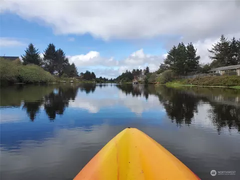 568 Kahkwo Ct SE, Ocean Shores, WA 98569
