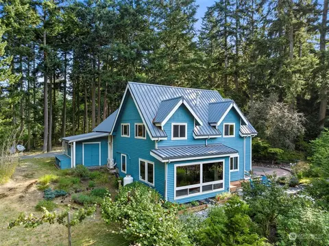 84 E Morris Rd, Coupeville, WA 98239