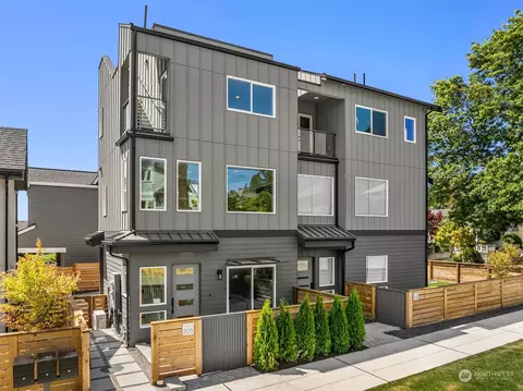 205 NE 43rd St, Seattle, WA 98105