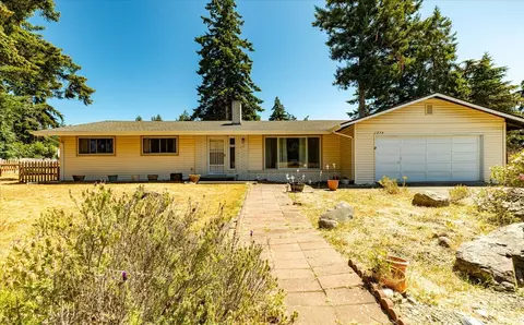 1274 NE Oleary St, Oak Harbor, WA 98277