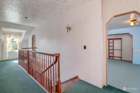 Entry Way - 6912 Beverly Blvd, Everett, WA 98203 photo 7 of 7