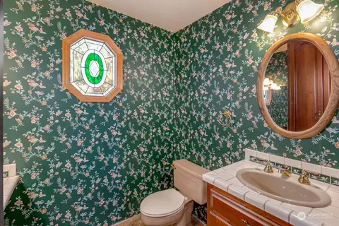 Bath - 6912 Beverly Blvd, Everett, WA 98203 photo 1 of 4