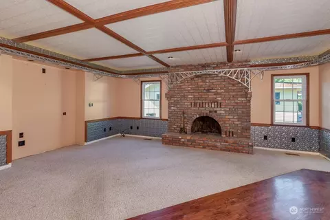 Living - 6912 Beverly Blvd, Everett, WA 98203 photo 4 of 6