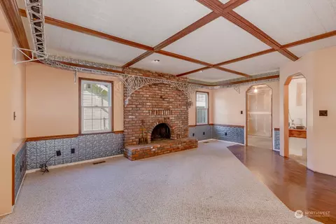 Living - 6912 Beverly Blvd, Everett, WA 98203 photo 5 of 6