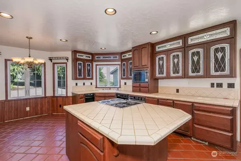 Kitchen - 6912 Beverly Blvd, Everett, WA 98203 photo 2 of 5