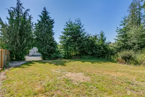 Exterior - 6912 Beverly Blvd, Everett, WA 98203 photo 7 of 8