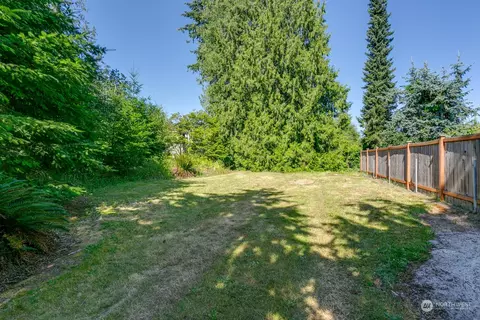 Exterior - 6912 Beverly Blvd, Everett, WA 98203 photo 6 of 8