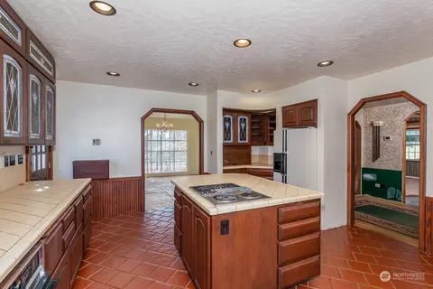 Kitchen - 6912 Beverly Blvd, Everett, WA 98203 photo 5 of 5