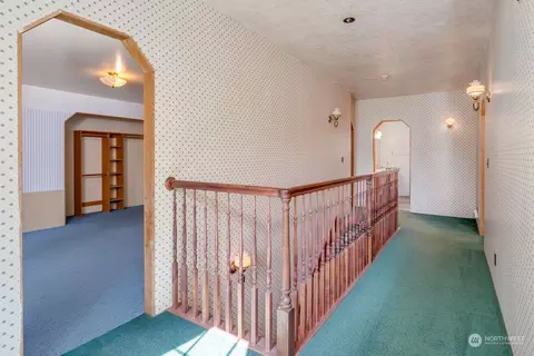 Entry Way - 6912 Beverly Blvd, Everett, WA 98203 photo 6 of 7