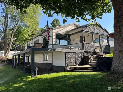 149 27th St NE, East Wenatchee, WA 98802