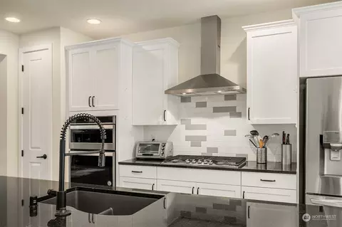 Kitchen - 616 237th Pl SE #B, Bothell, WA 98021 photo 5 of 6