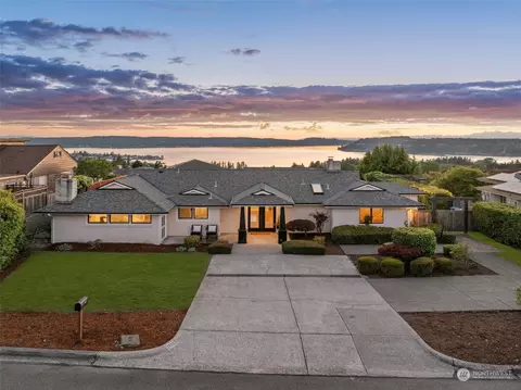 1220 S Fernside Dr, Tacoma, WA 98465