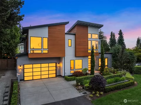 10905 NE 18th Pl, Bellevue, WA 98004