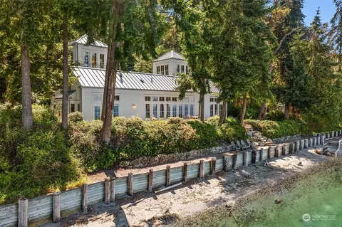4522 SW Luana Beach Rd, Vashon, WA 98070