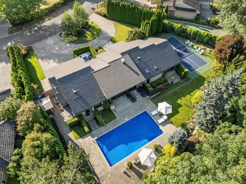 8541 Hunts Point Ln, Hunts Point, WA 98004