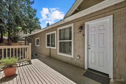 2301 NE 125th St, Seattle, WA 98125